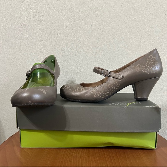 Naya Chalice Metallic Leather Floral Embossed Heel Size 8 Mary Jane Ankle Nickel - Picture 1 of 10